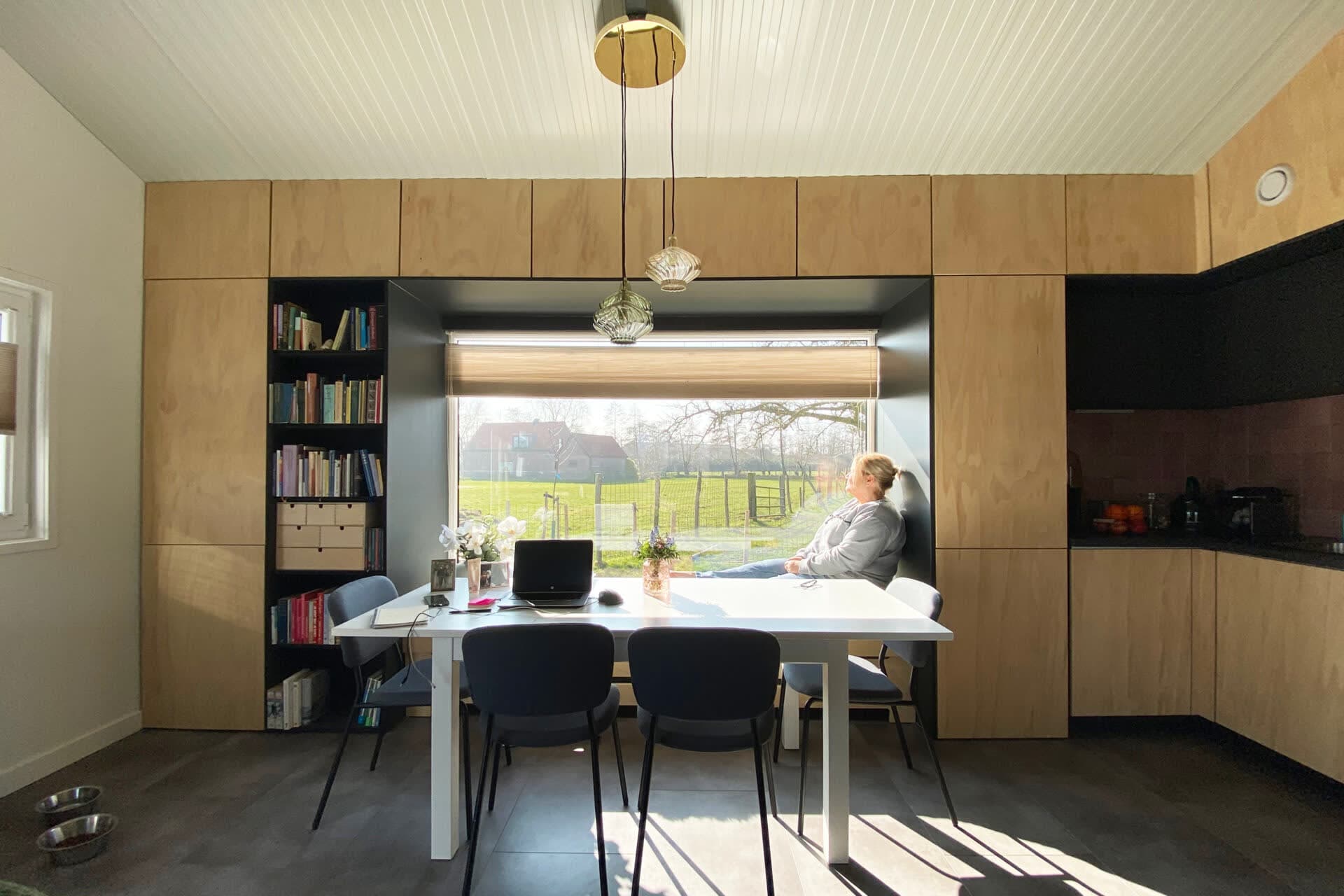 Interieur als een lange slang van kasten — Casa Moniek