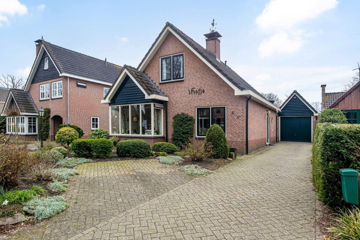 Gestucte villa met riet — Oude situatie