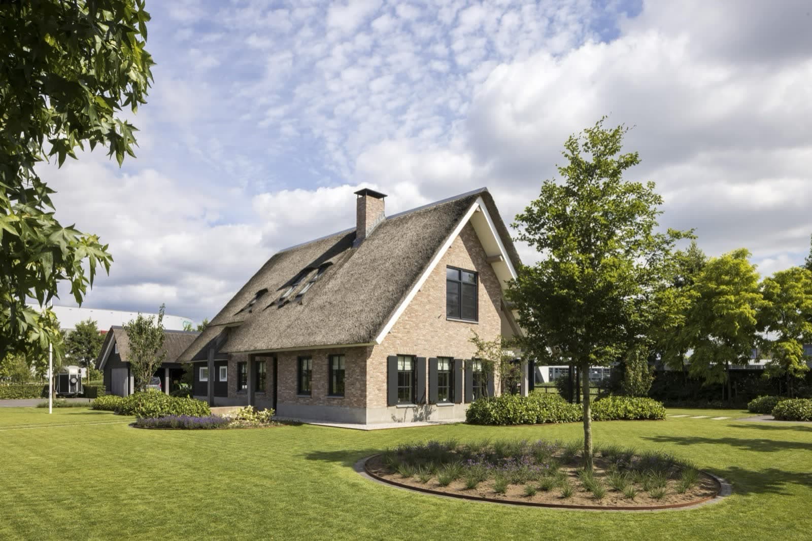Landelijke villa Ede — Landelijk en robuust van buiten