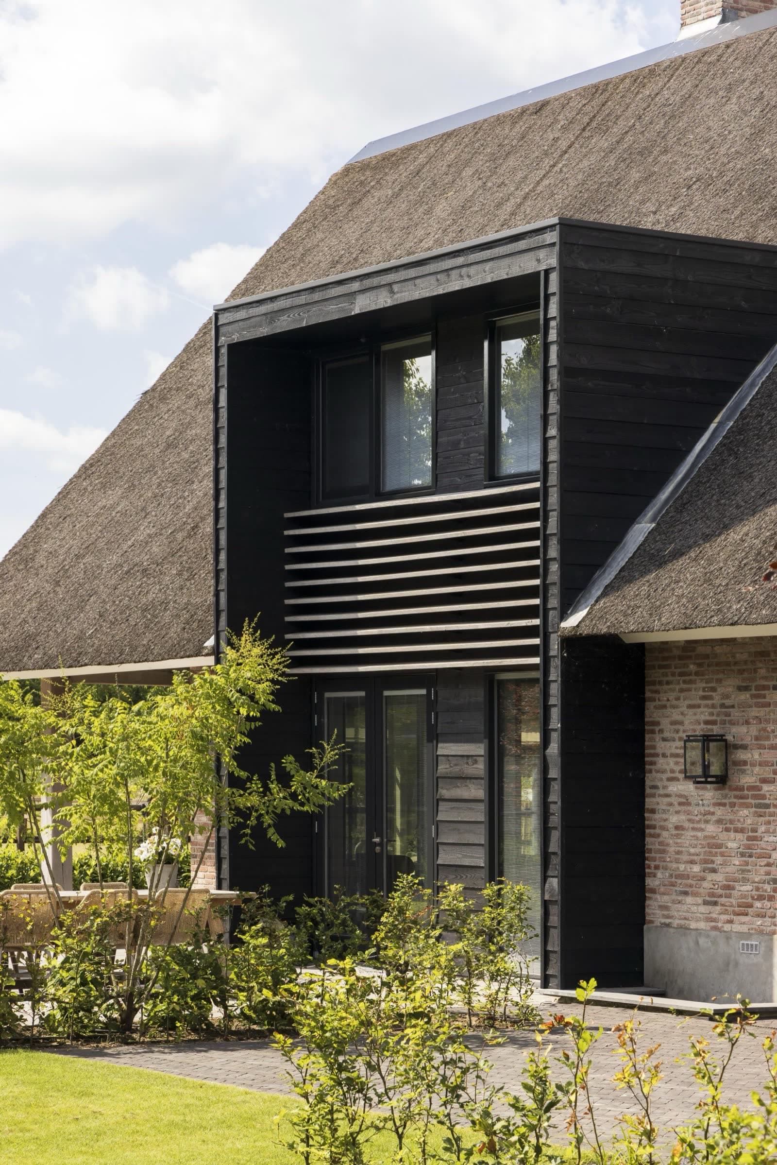 Landelijke villa Ede — Landelijk en robuust van buiten