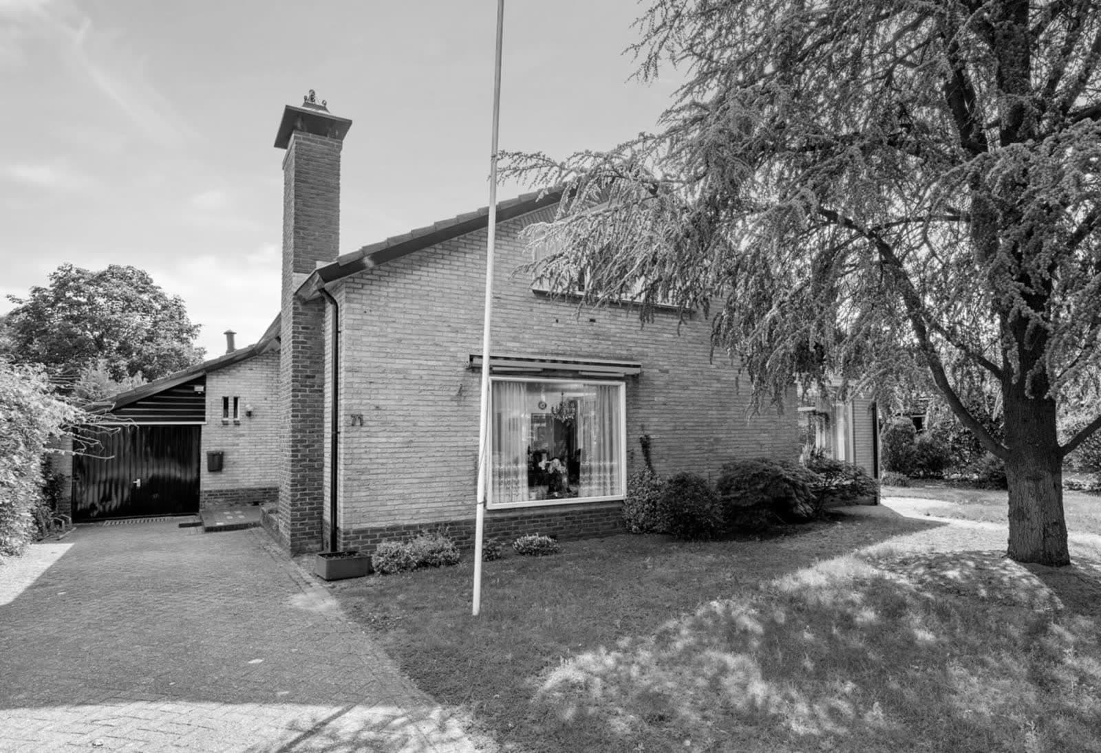 De semi-bungalow zoals die er voor de metamorfose bij stond